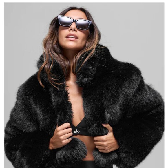 ALO Opulent Faux Fur Cropped Jacket - M - Picture 6 of 6